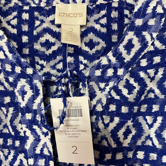 NWT Chico’s Blue And White Print Keyhole Tie Blouse Sz 2 Aztec Tribal - Picture 3 of 6